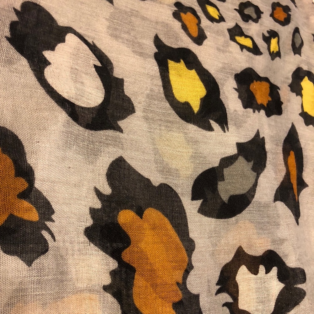 ANIMAL PRINT SCARF
